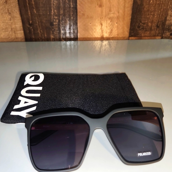QUAY AUSTRALIA LEVEL UP (Black Matte frame) SUNGLASSES - Picture 4 of 4